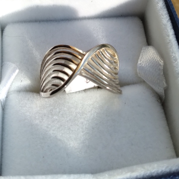 925 S/S Size 6 Exquisite Wave Pattern ring - Picture 4 of 14